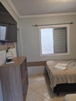 Kitnet Asturias 51B no Ed. Guariatã, próximo a praia das Astúrias em Guarujá - Chambres d'hôtes Guarujá