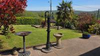 Arfryn - Spacious 4-Bedroom Bungalow Near Carmarthen & Pembrey Coast - Chambres d'hôtes Pontyates