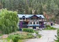 Lakefront Grand Lodge - B&B Kelowna