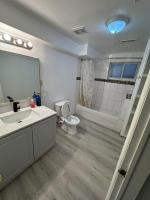 Luxury Private Room With Attached Washroom Darcel08 - B&B Mississauga