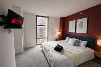 Grant Park 2BR Condo with Balcony Skyline View & Gym in Chicago Downtown - B&B Chicago