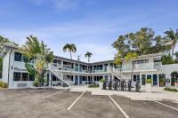 Ocean Blvd Double Suite with Kitchenette at The Botanica - B&B Fort Lauderdale