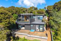 Hekerua Heights with Hot Tub and Seaviews - B&B Oneroa