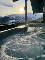 Great mountain cabin with jacuzzi in beautiful surroundings - Bed and Breakfast Stranda