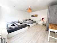 Top-Wohnung fuer Gruppen 15 min zum Alex Parken - Chambres d'hôtes Berlin
