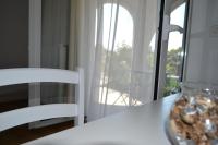 Black and White Spacious Apartment - Ferienwohnung Hvar