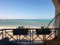 Apartamento de 2 dormitorios con terraza y vistas al mar