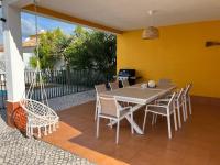 Family Villa in Azeitão with Pool - Chambres d'hôtes Azeitão