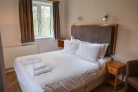Jubilee First-floor Double Bedroom - B&B Penrith