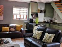 Neat Secure Self-Catering 1 Bed Apartment Moreleta Park Fully Furnished - B&B Pretoria