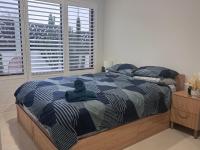 Modern Studio apartment near Train line - B&B Perth