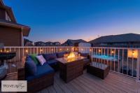Nordic Retreat near West Edmonton Mall with Hot Tub, King Ensuite & Fire Table - Chambres d'hôtes Edmonton