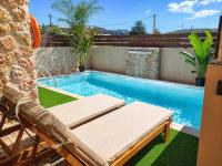 V&Justine Dream Luxury Villa with private pool - Bed and Breakfast Koskinoù