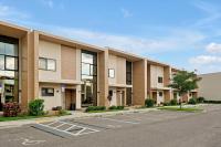 Stylish Retreat with Large Patio and Living areas - B&B Orlando