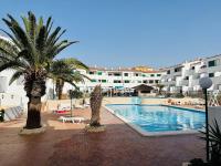 Cozy beachside apartment w pool - Chambres d'hôtes Arona
