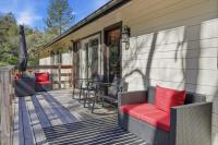 Majestic Mountain Retreat Neat Yosemite with Deck - B&B Oakhurst