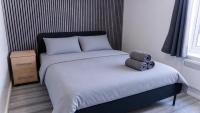 Bright Luxury Modern 3 Bed, 2 Bedroom Apartment - Secure Parking - Close to Manchester City Centre and Old Trafford - Chambres d'hôtes Manchester