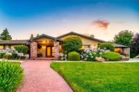 Casteel - 4,500 sq-ft retreat with a pool and hot tub in the middle of wine country! - Chambres d'hôtes Templeton