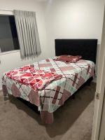 1 Spacious bedroom available - B&B Auckland