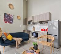 Lofthaus Rosebank- walk to mall and hospital- Solo,couples,family - B&B Johannesburg
