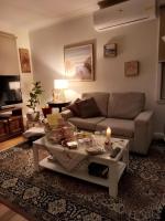 Santa Maria Near Avalon Airport-Family & Pet Friendly - Bed and Breakfast Kerrie