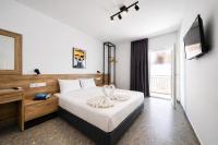 Deluxe Double Room with Side Sea View