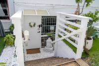 Hot Tub, Ice Bath, Gym, Sauna, Pool Table Coorparoo Haven - B&B Brisbane