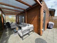 Baltic Lark Gąski domek 30m2, taras zadaszony 27m2 ogródek klimatyzacja - B&B Gąski