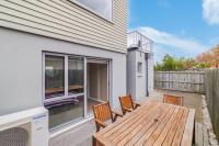 Townhouse close to CBD with onsite parking and garaging - B&B Christchurch