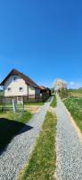 Cozy Family Retreat in a Quiet Village - B&B Křešín