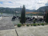 Vila La Faleza Dubova - Bed and Breakfast Dubova