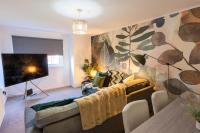 Stylish 2-Bed with Parking -Easy Access to Glasgow - Pass the Keys - B&B Renfrew
