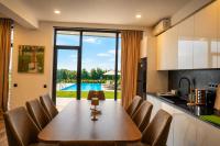 Matilda Signature Villa with Private Pool - Ferienwohnung Nasamkhrali