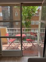 Bright 3BR Apartment with Terrace in Madrid Rio - Chambres d'hôtes Madrid