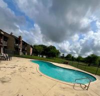Comfortable Condo Near Major Plants & Beach - Bed and Breakfast Lake Jackson