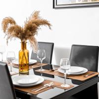 Stylish Two Bedroom Apartment - Balcony - Secure Parking - Netflix 10AR - Chambres d'hôtes Birmingham