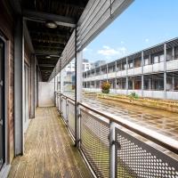 Stylish Two Bedroom Apartment - Balcony - Secure Parking - Netflix 10AR - Chambres d'hôtes Birmingham