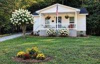 Firefly Cottage - Bed and Breakfast Hendersonville