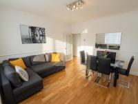 Spacious 5-Bed flat Sleeps 7 with Tube to Centre - B&B London