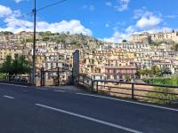Giardino San Gerardo Maiella vista Castello e con parcheggio interno privato e gratuito - Chambres d'hôtes Muro Lucano