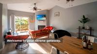 Corporate Retreat - Stylish 2BR Condo with Pool, Balcony & Fast Wi-Fi, Minutes from Downtown Wilmington - Ferienwohnung Wilmington