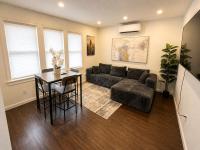 Cozy 2-bedroom with jacuzzi tub in perfect Queens with AC near JFK - B&B Bellerose Terrace
