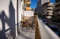 Central bright loft with balcony near old town - B&B Salonicco