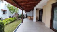 Beach Front House with Garden, in Pefkochori - Chambres d'hôtes Pefkochóri