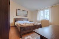 Pansion 22 CETINJE - B&B Cetiña