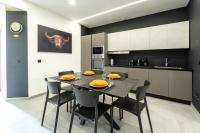 Modern 2 Bedroom Apartment with Garden, near Sea - B&B San Pawl il-Bahar