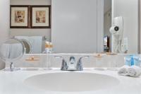 Spectacular Water Views 2br-4 beds in Sunny Isles - Chambres d'hôtes Sunny Isles Beach