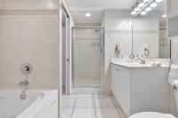 Spectacular Water Views 2br-4 beds in Sunny Isles - Chambres d'hôtes Sunny Isles Beach
