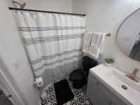 Spacious 3BR Retreat Perfect for Groups Near Downtown - B&B Raleigh