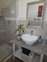 SJ Guest house - B&B Queensburgh